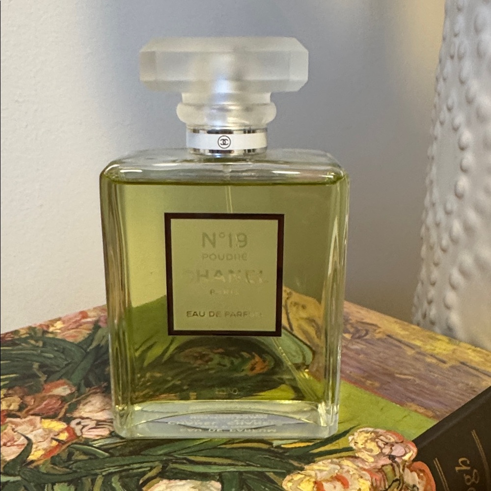 CHANEL N°19 Poudre Eau de Parfum